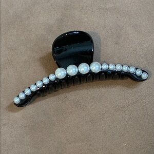 Elegant Black Hair Clip with Pearls